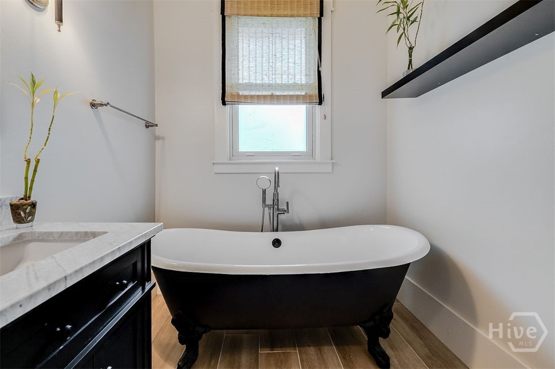 514 Maupas Avenue Savannah, GA 31401 - Photo 40 of 53 Another view of the second bath.