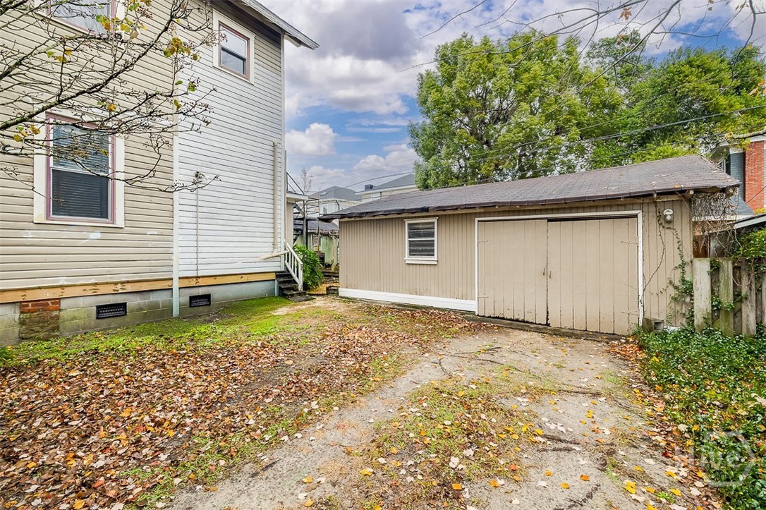 514 Maupas Avenue Savannah, GA 31401 - Photo 48 of 53 The driveway leading from the front to the two-car garage.