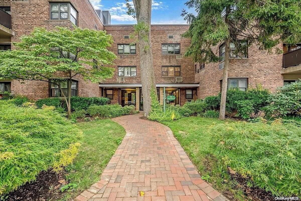 75 Knightsbridge Road, Unit 3J Great Neck, NY 11021 - Photo 1 of 1 Gallery Image 1