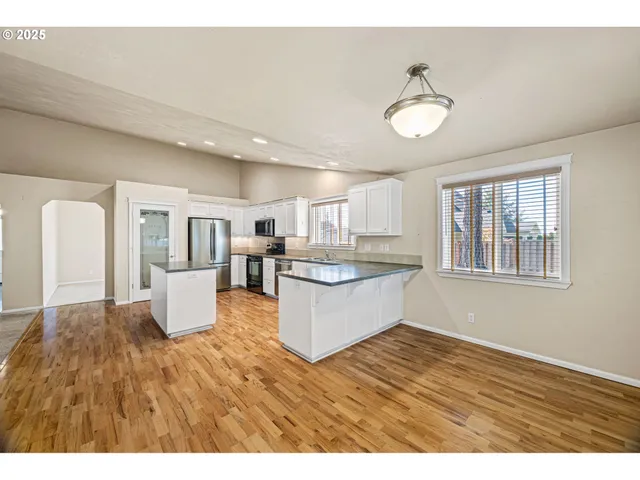 $575,000 | 305 School Avenue, Brownsville, OR 97327