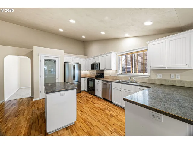 $575,000 | 305 School Avenue, Brownsville, OR 97327