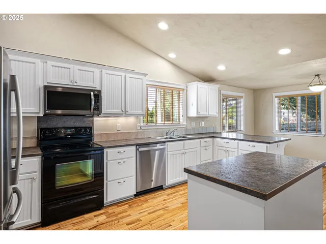 $575,000 | 305 School Avenue, Brownsville, OR 97327