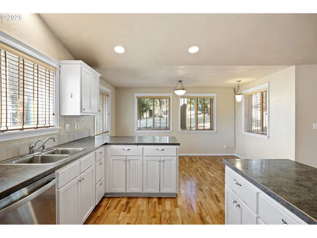 $575,000 | 305 School Avenue, Brownsville, OR 97327