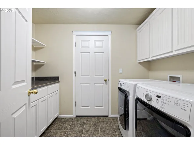 $575,000 | 305 School Avenue, Brownsville, OR 97327