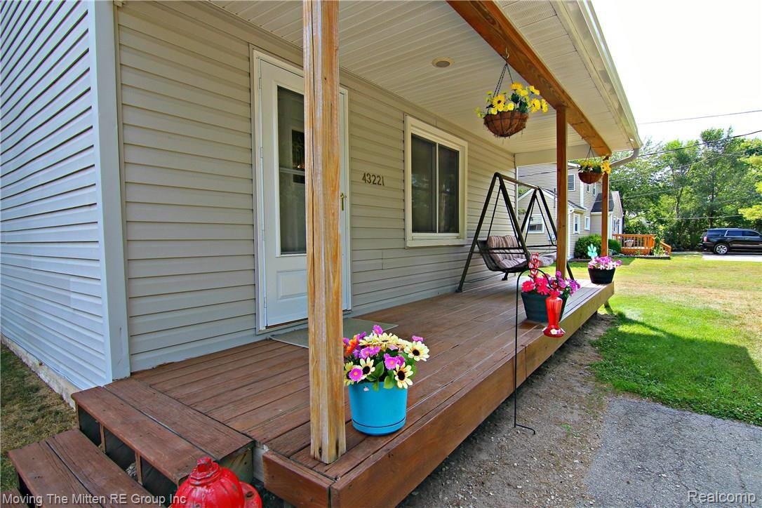 43221 Fret Road Belleville, MI 48111 - Photo 21 of 34 jFret Rd Front Porch.jpg
