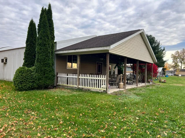 $750,000 | 560 South Grand Street, Schoolcraft, MI 49087