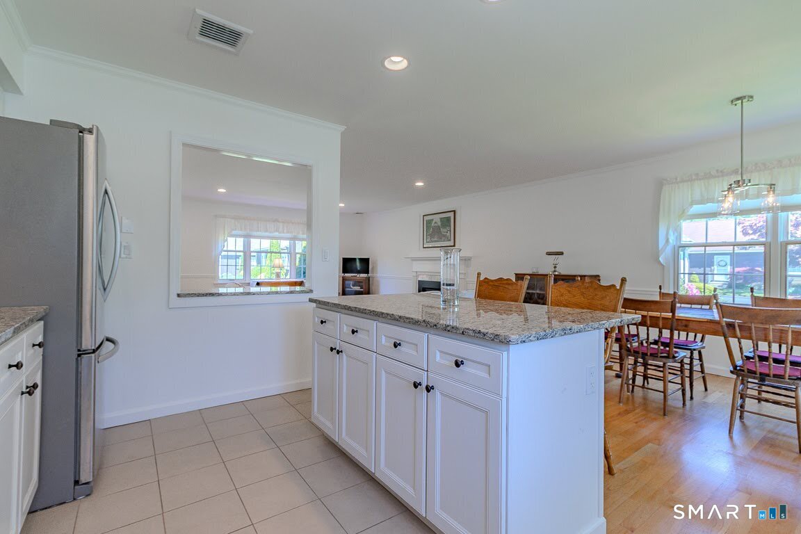 5 Thelbridge Street, Unit 5 Madison, CT 06443 - Photo 5 of 37