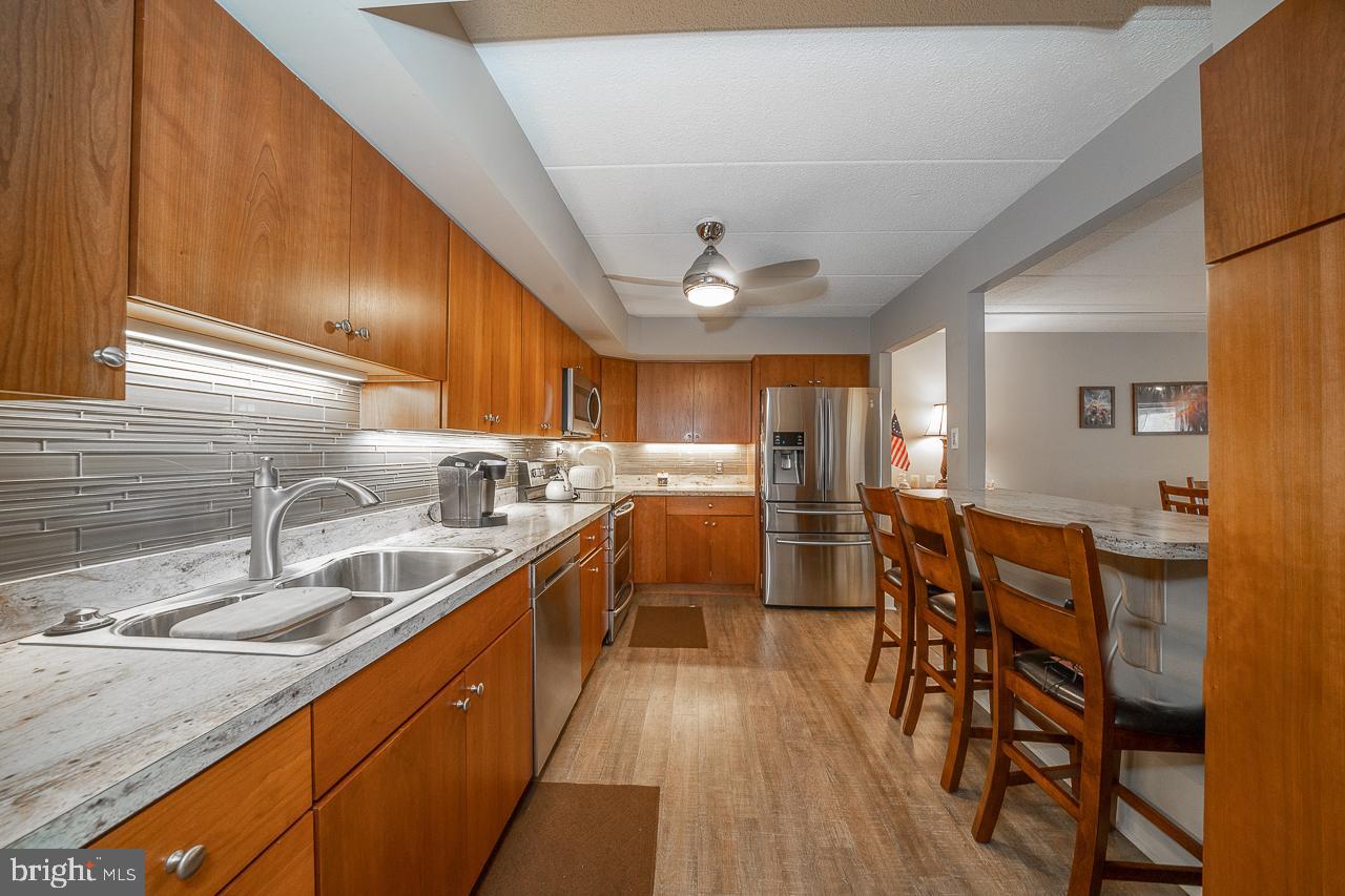 1219 West Wynnewood Road, Unit 415 Wynnewood, PA 19096 - Photo 18 of 57 Renovated Kitchen