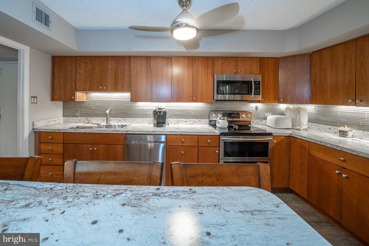 1219 West Wynnewood Road, Unit 415 Wynnewood, PA 19096 - Photo 24 of 57 Breakfast Bar
