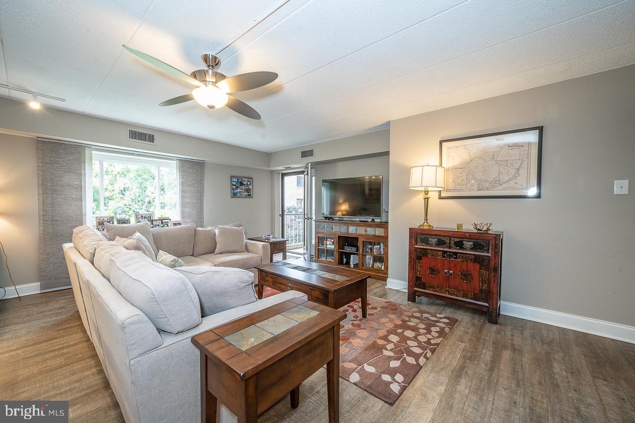 1219 West Wynnewood Road, Unit 415 Wynnewood, PA 19096 - Photo 8 of 57 Living Room