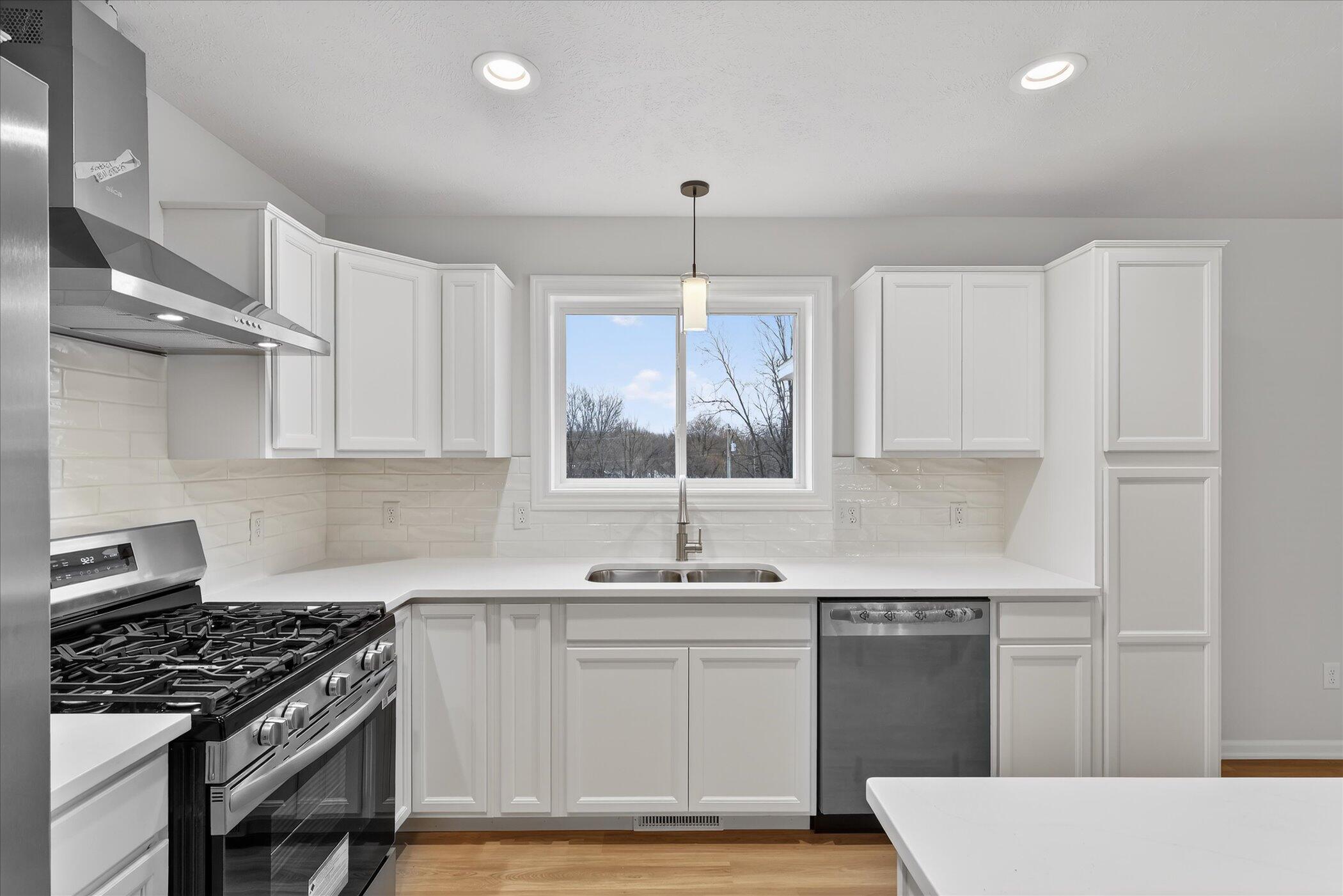 3575 13 Mile Road Northeast Rockford, MI 49341 - Photo 11 of 39 17-11247-Vergennes-St-SE-Windowstill