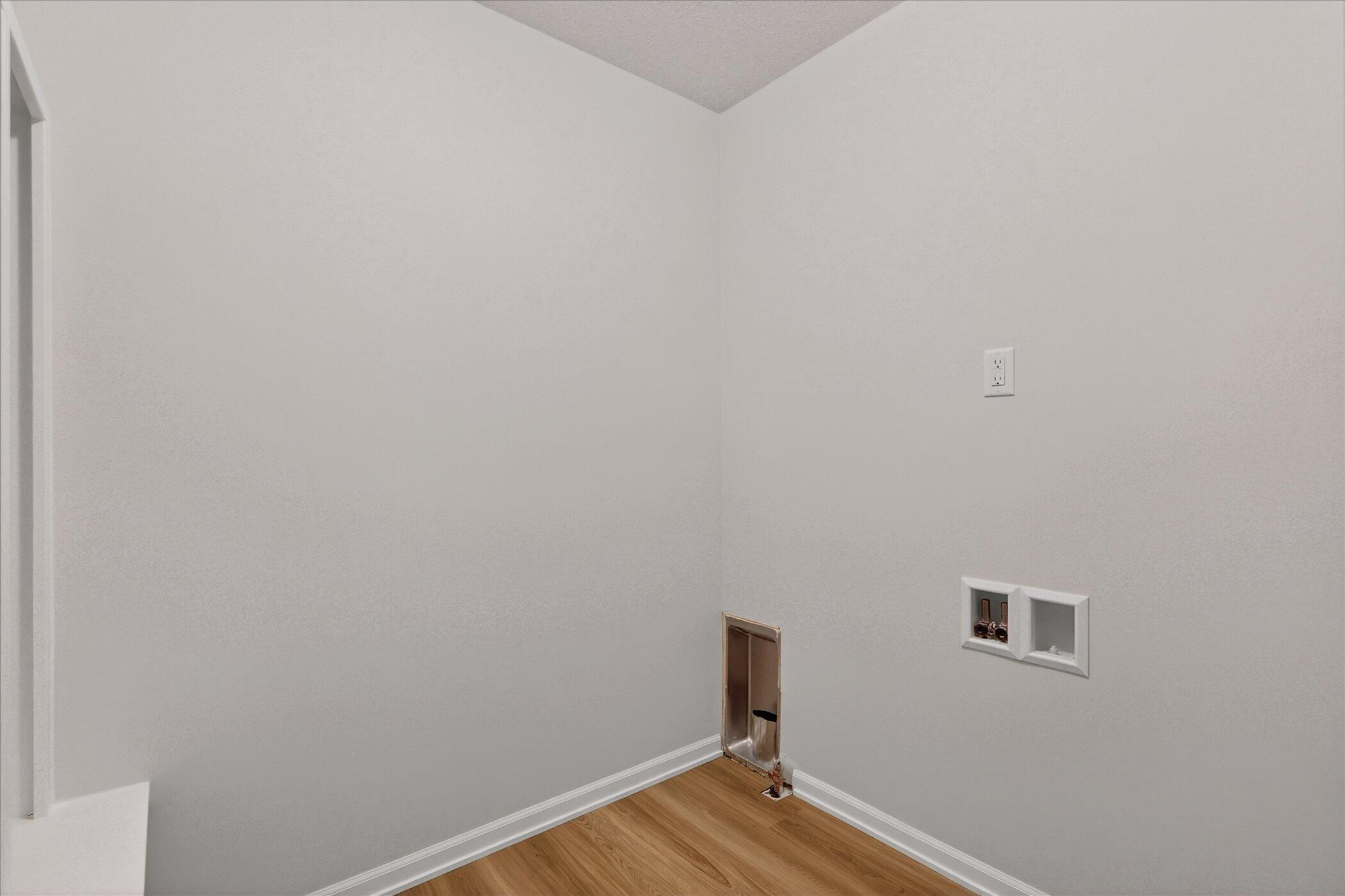 3575 13 Mile Road Northeast Rockford, MI 49341 - Photo 16 of 39 19-11247-Vergennes-St-SE-Windowstill