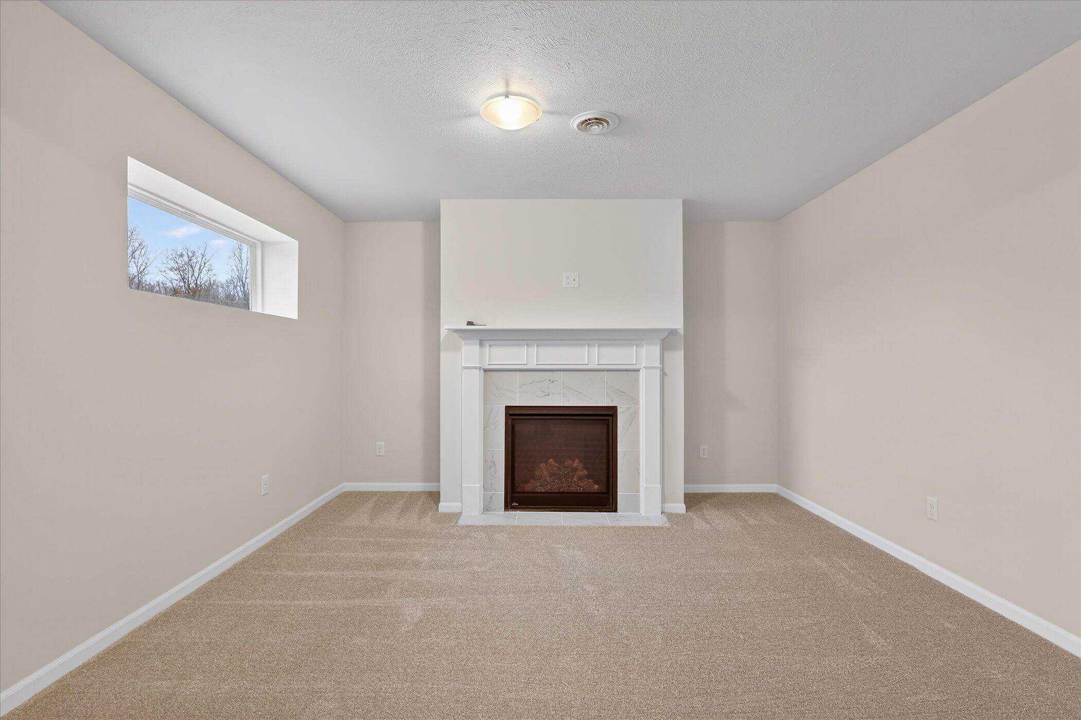 3575 13 Mile Road Northeast Rockford, MI 49341 - Photo 29 of 39 38-11247-Vergennes-St-SE-Windowstill