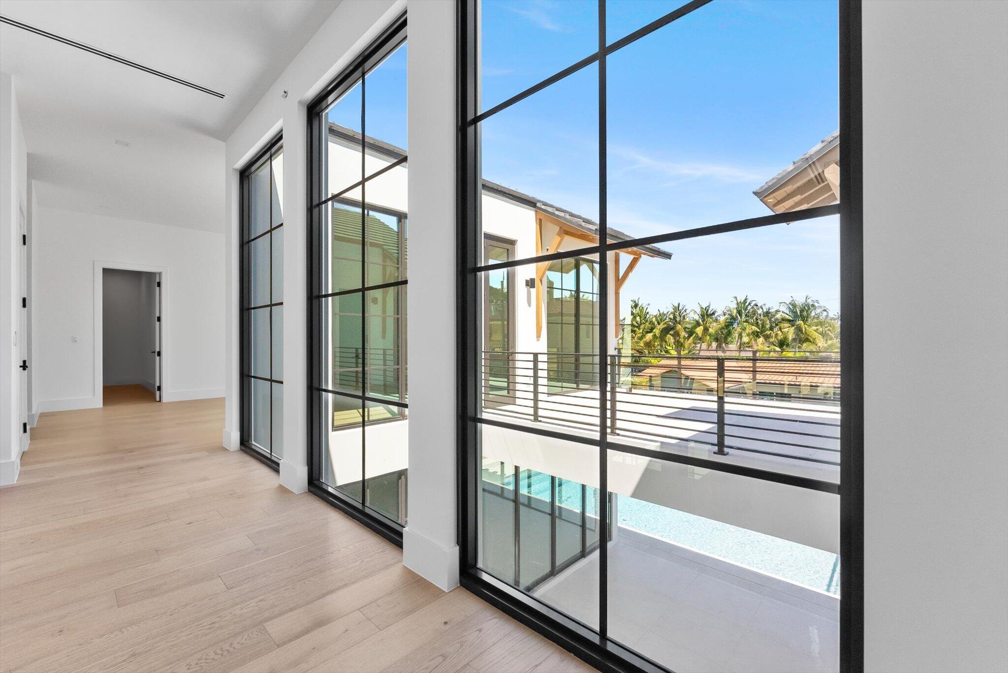 880 Northeast 3rd Avenue Boca Raton, FL 33432 - Photo 55 of 100 Upstairs hallway