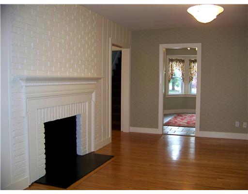 2001 Boston Neck Road North Kingstown, RI 02874 - Photo 5 of 12 Living Room.