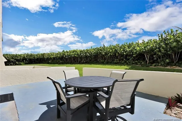 $3,200 | 10600 South Ocean Drive, Unit 2, Jensen Beach, FL 34957