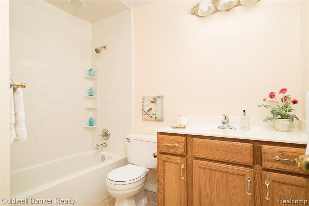 1402 North Fairview Lane Rochester Hills, MI 48306 - Photo 29 of 35