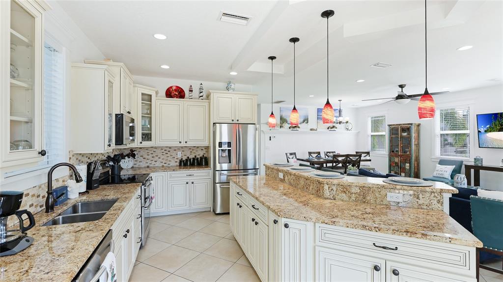 4101 4th Avenue Holmes Beach, FL 34217 - Photo 7 of 60