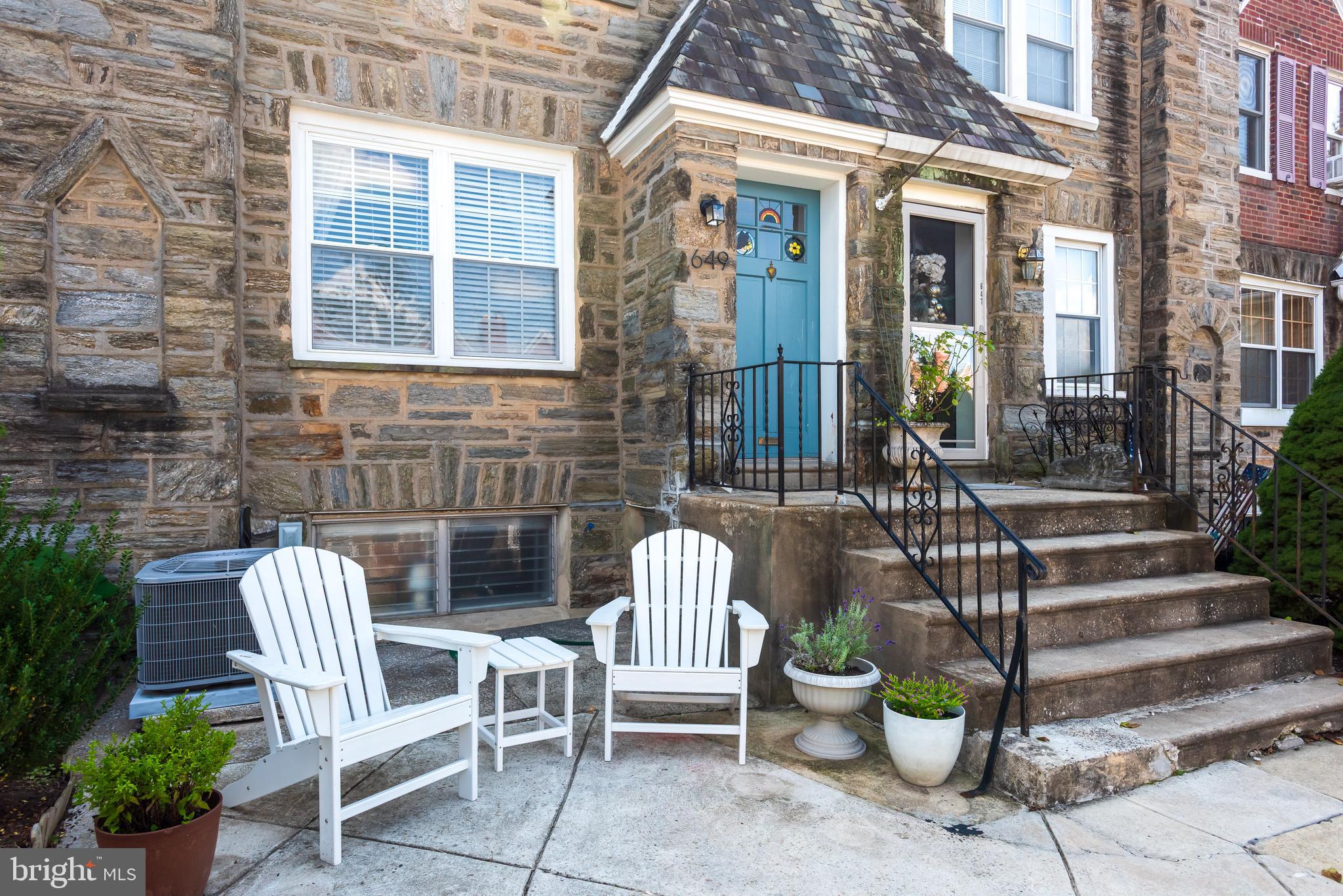 Front outdoor living area