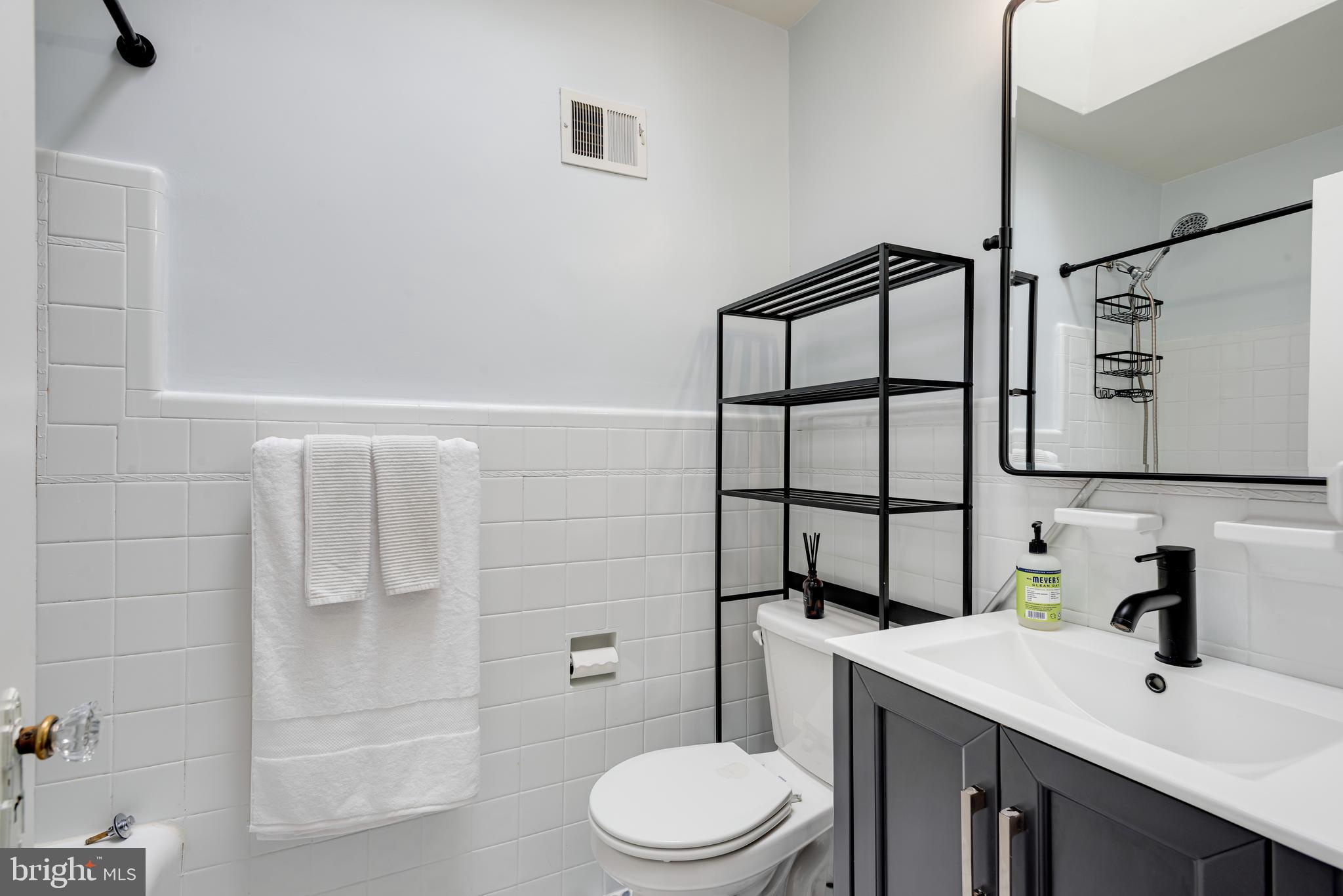 649 Maris Street Philadelphia, PA 19128 - Photo 15 of 28 Updated Bathroom with tub/shower