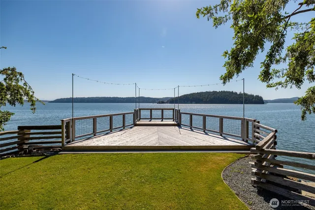 $900,000 | 16757 Chilberg Avenue, La Conner, WA 98257