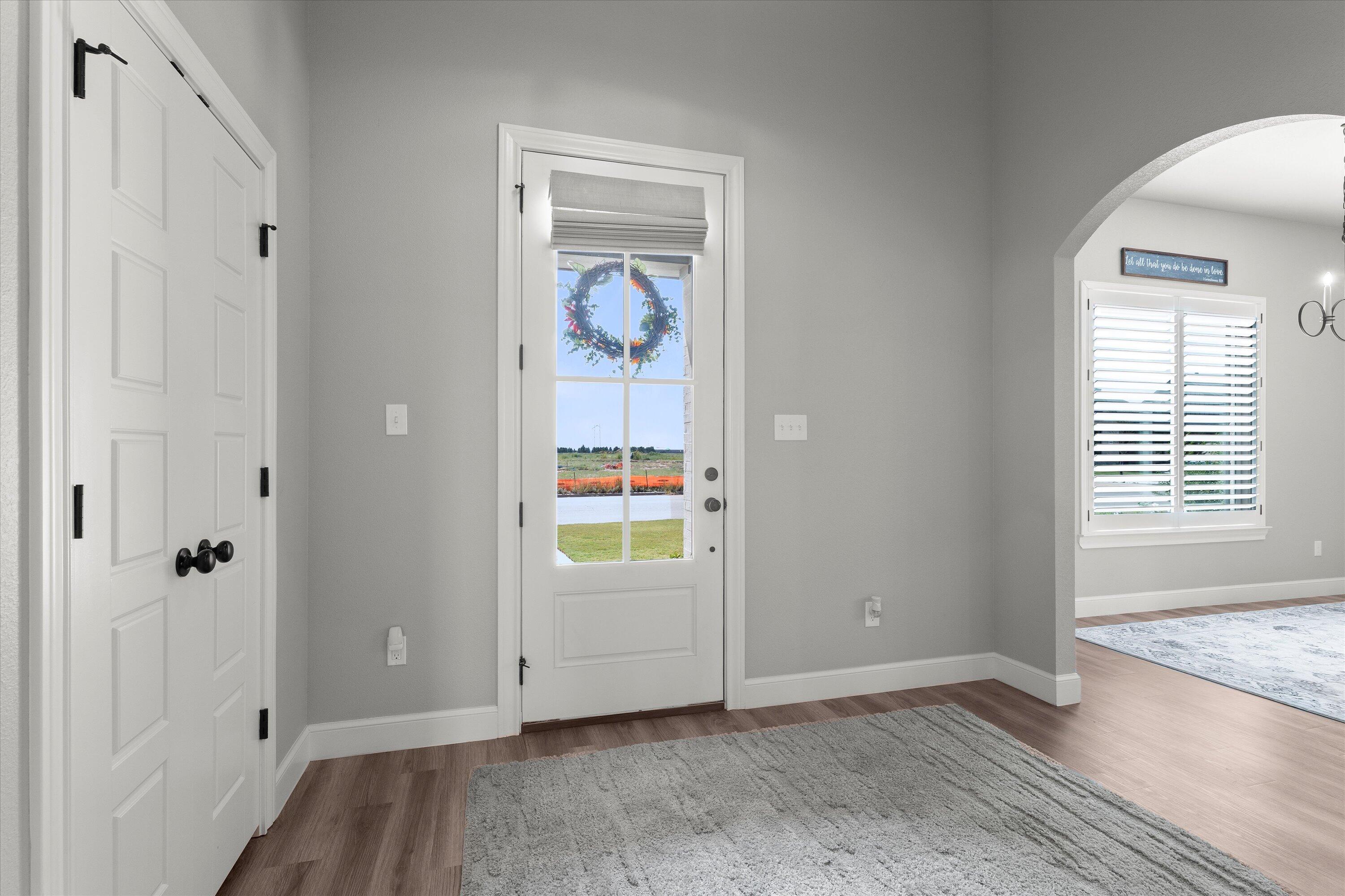 7002 103rd Street Lubbock, TX 79424 - Photo 5 of 35 an empty room with window
