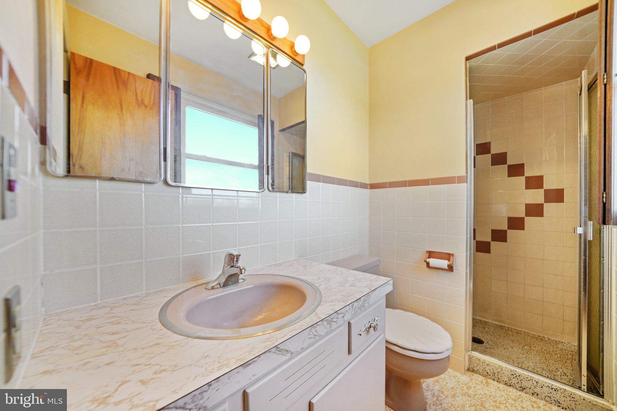 428 East Evergreen Road Lebanon, PA 17042 - Photo 19 of 35 Primary bathroom offers tiled stall shower