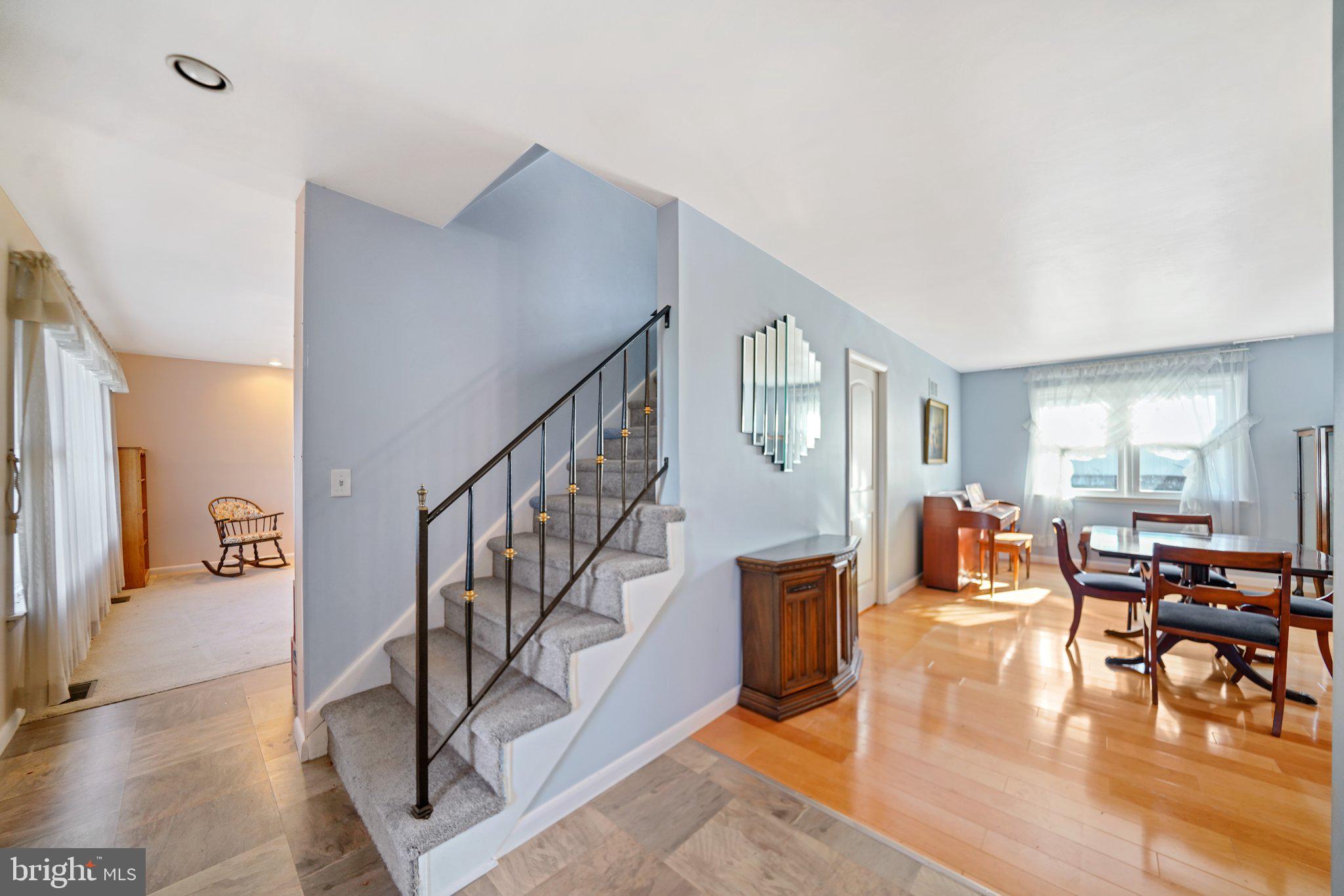 428 East Evergreen Road Lebanon, PA 17042 - Photo 5 of 35 Enter the foyer