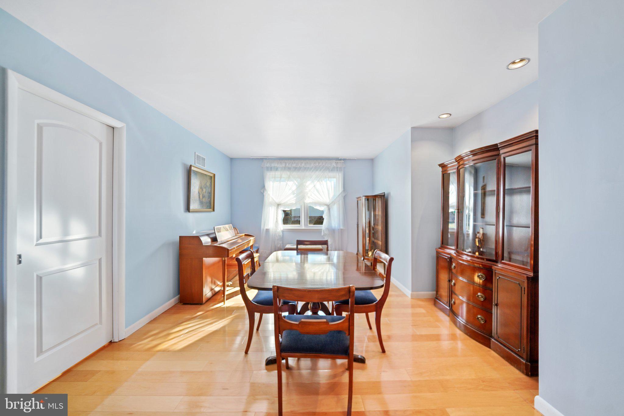 428 East Evergreen Road Lebanon, PA 17042 - Photo 7 of 35 Dining room adjacent to kitchen