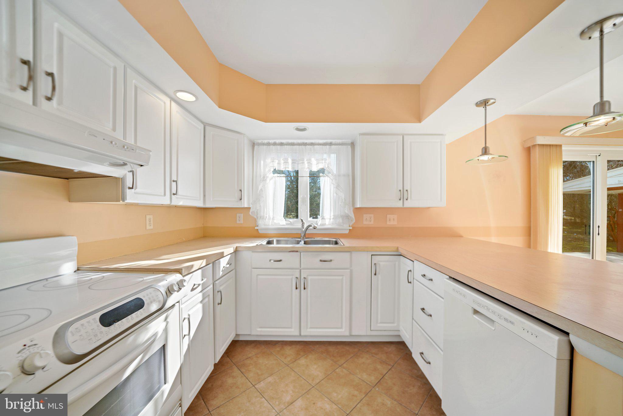428 East Evergreen Road Lebanon, PA 17042 - Photo 9 of 35 Beautifully updated white kitchen