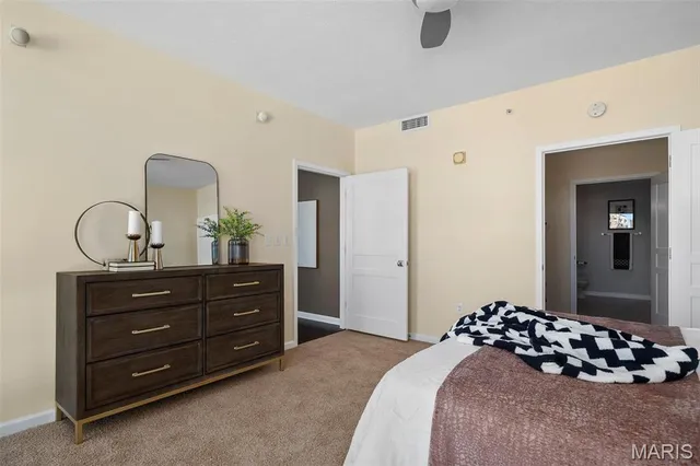 $450,000 | 4909 Laclede Avenue, Unit 805, St. Louis, MO 63108