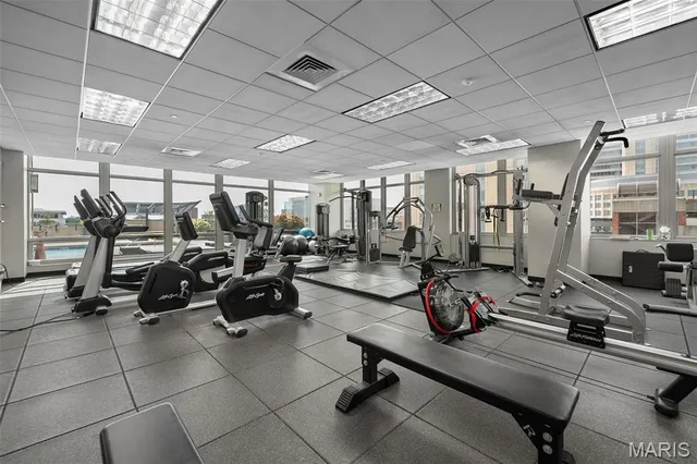 $450,000 | 4909 Laclede Avenue, Unit 805, St. Louis, MO 63108