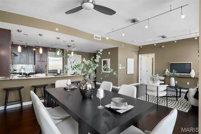 $450,000 | 4909 Laclede Avenue, Unit 805, St. Louis, MO 63108
