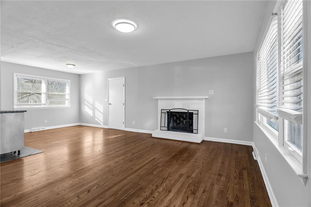 104 Northwest Walnut Street Lee's Summit, MO 64063 - Photo 4 of 29