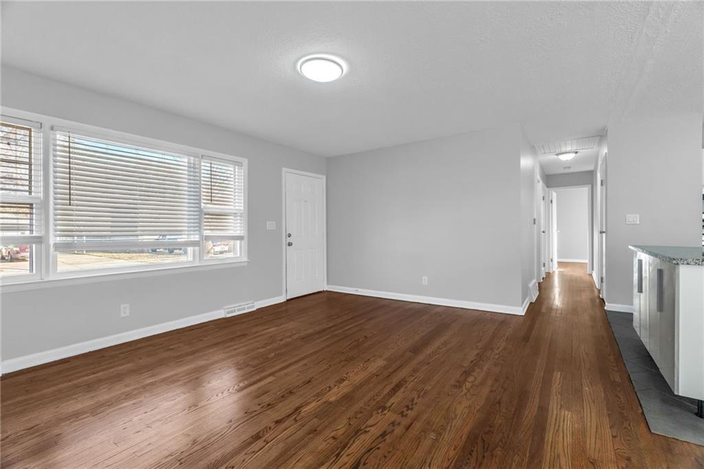 104 Northwest Walnut Street Lee's Summit, MO 64063 - Photo 6 of 29