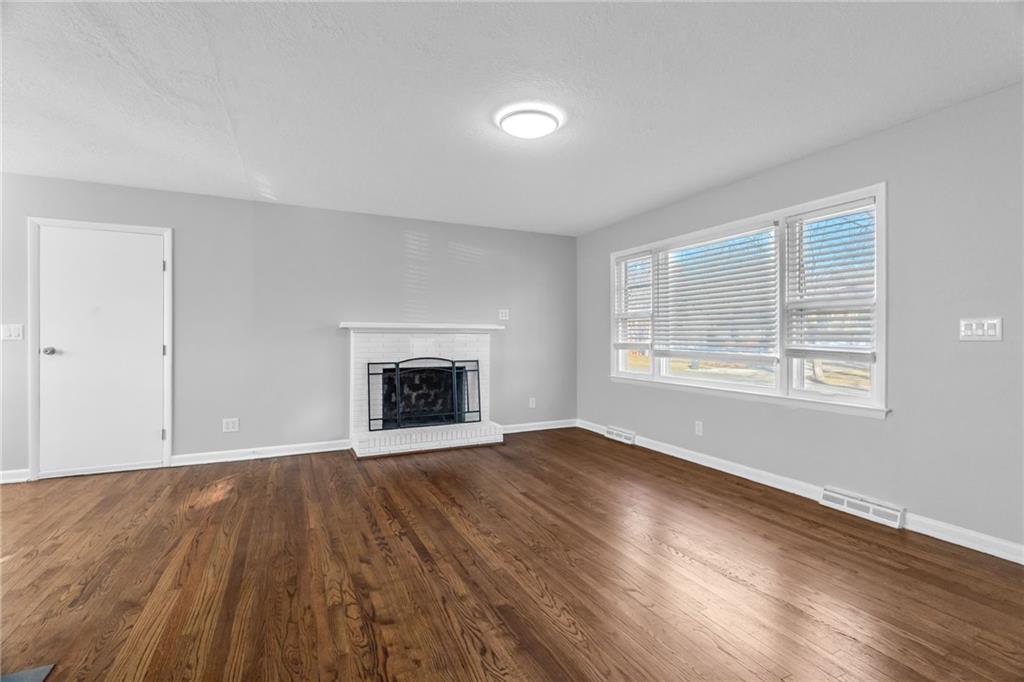 104 Northwest Walnut Street Lee's Summit, MO 64063 - Photo 7 of 29