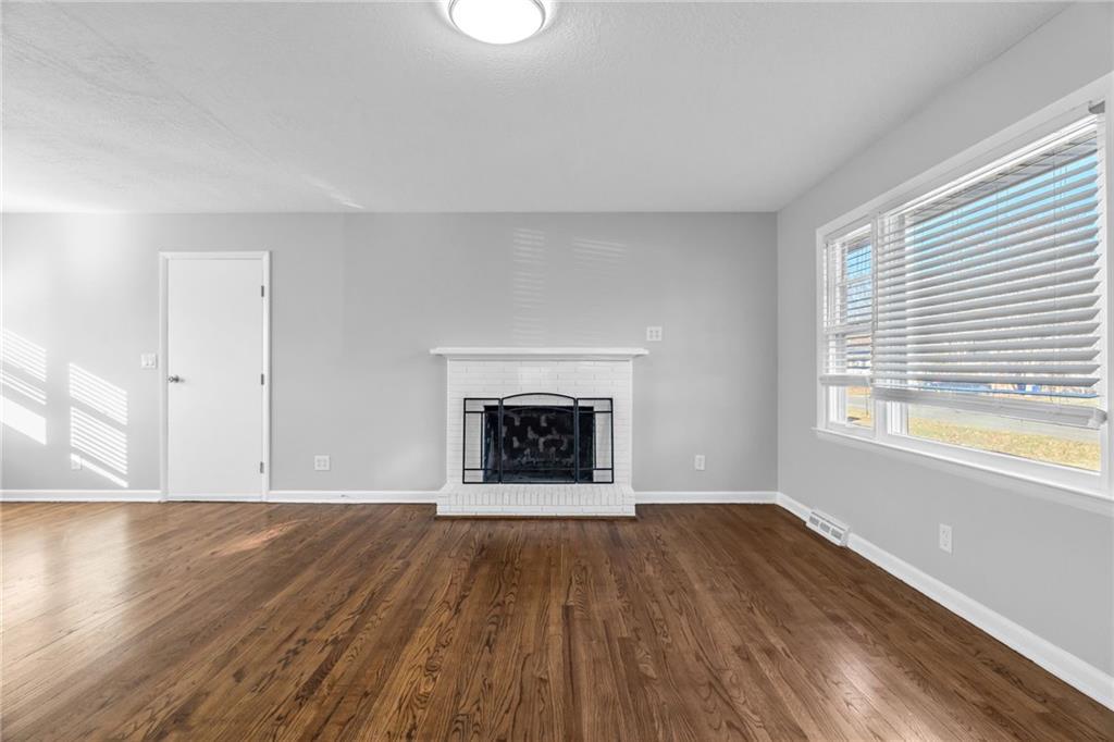 104 Northwest Walnut Street Lee's Summit, MO 64063 - Photo 8 of 29