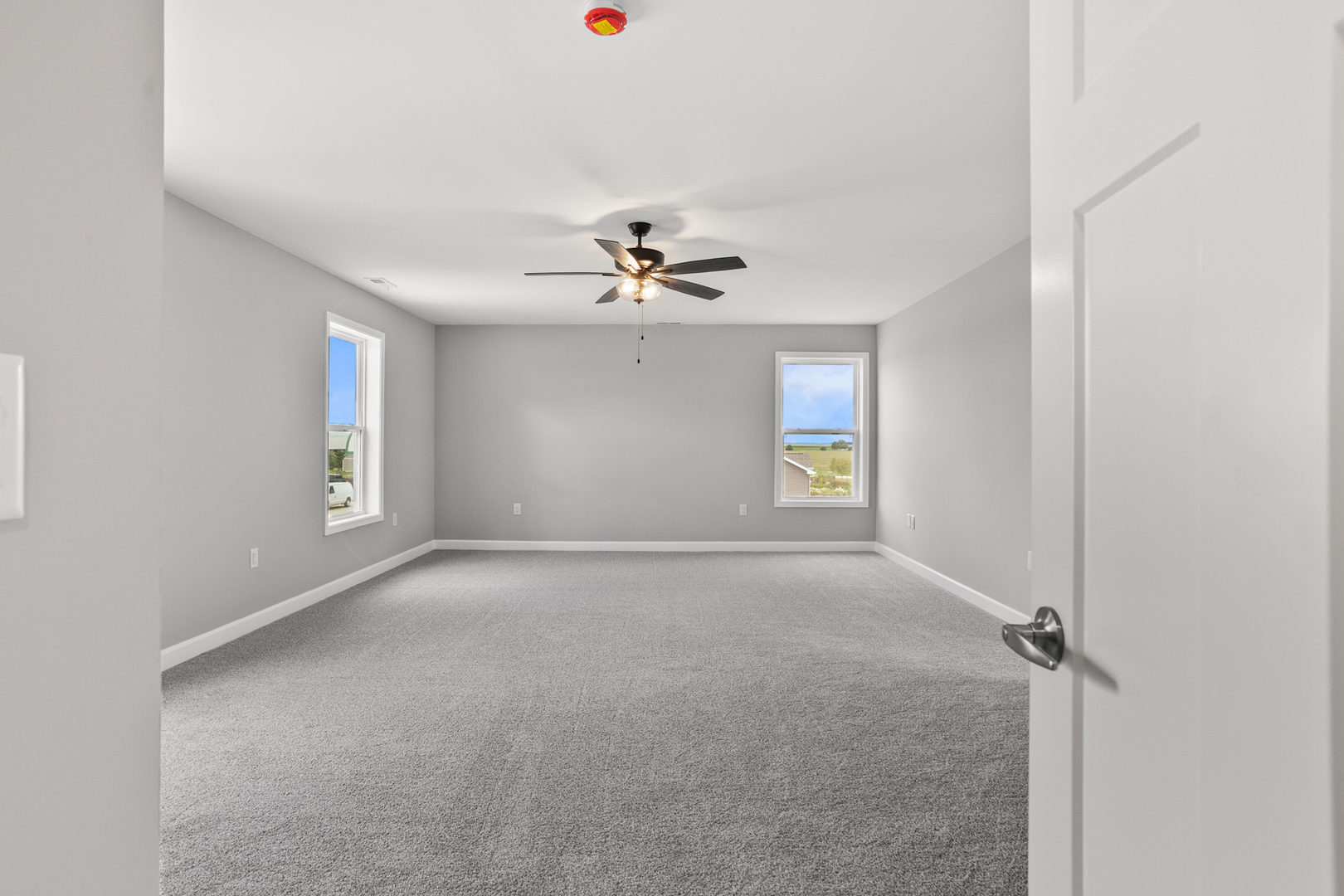 508 Patterson Drive Bloomington, IL 61701 - Photo 17 of 33 an empty room with fan and windows