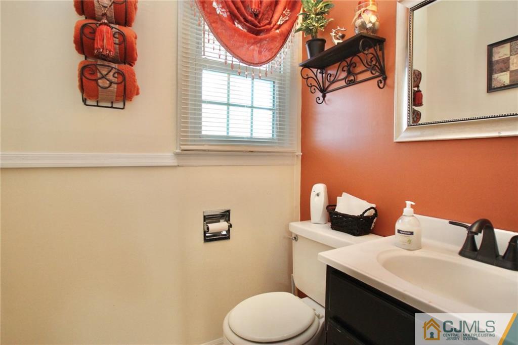 45 Gifford Road Somerset, NJ 08873 - Photo 5 of 25 Gallery Image 5