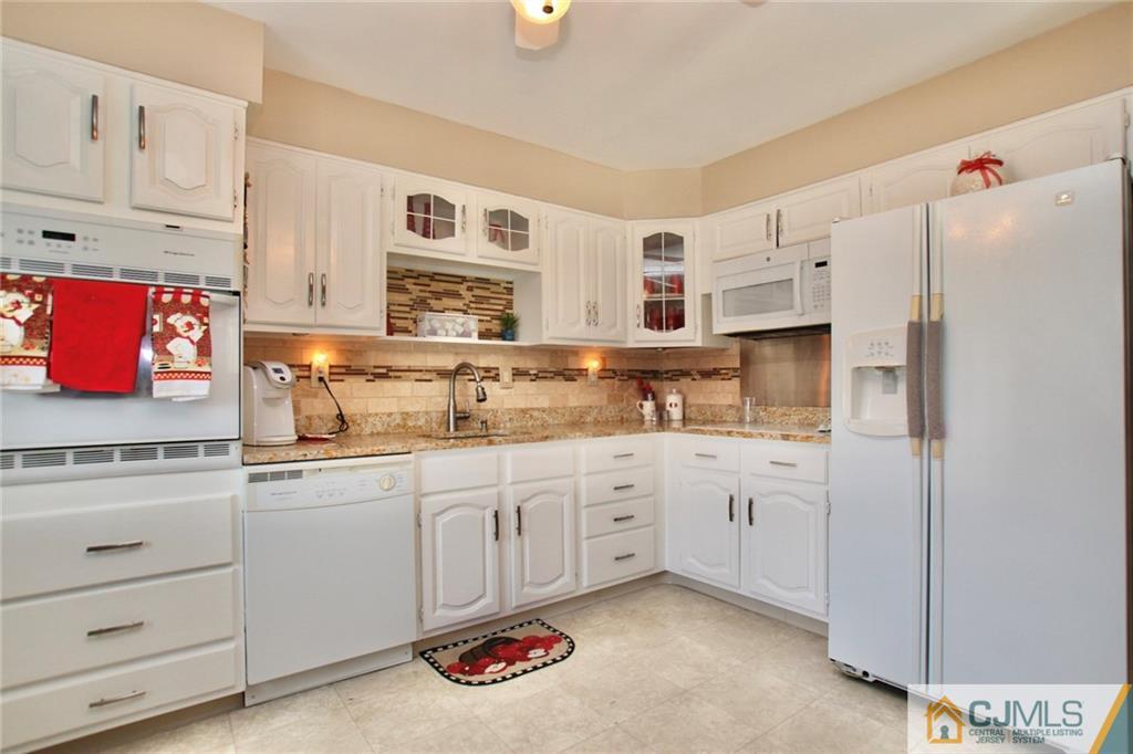 45 Gifford Road Somerset, NJ 08873 - Photo 6 of 25 Gallery Image 6