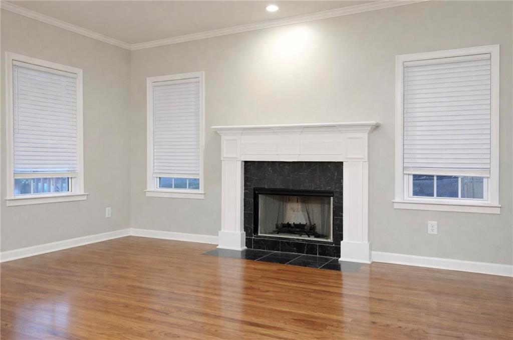 218 Barfield Avenue Southwest Atlanta, GA 30310 - Photo 4 of 17