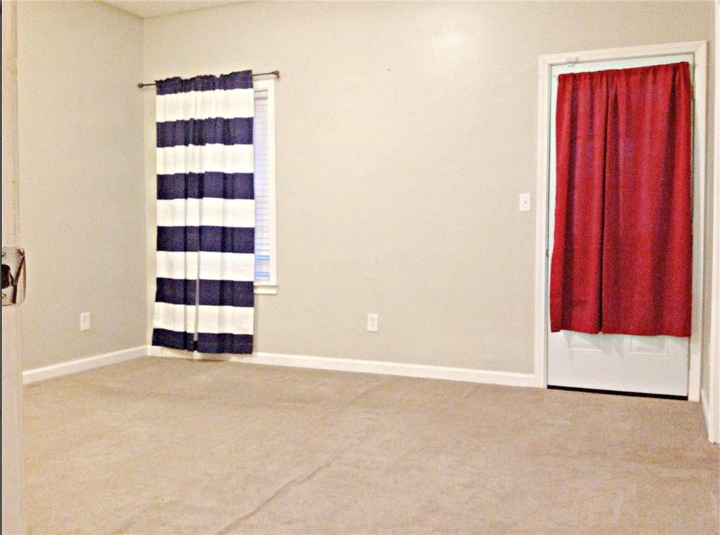 218 Barfield Avenue Southwest Atlanta, GA 30310 - Photo 6 of 17