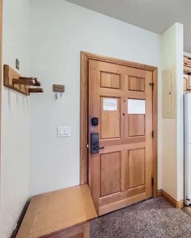 a view of a livingroom with furniture