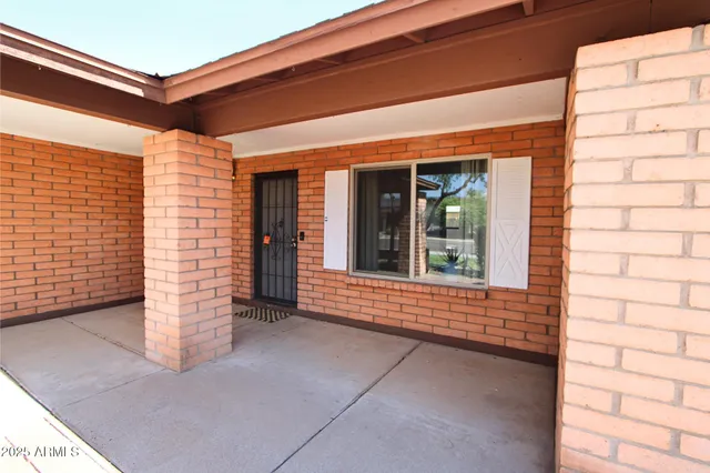 $2,499 | 621 West Los Lagos Vista Avenue, Mesa, AZ 85210