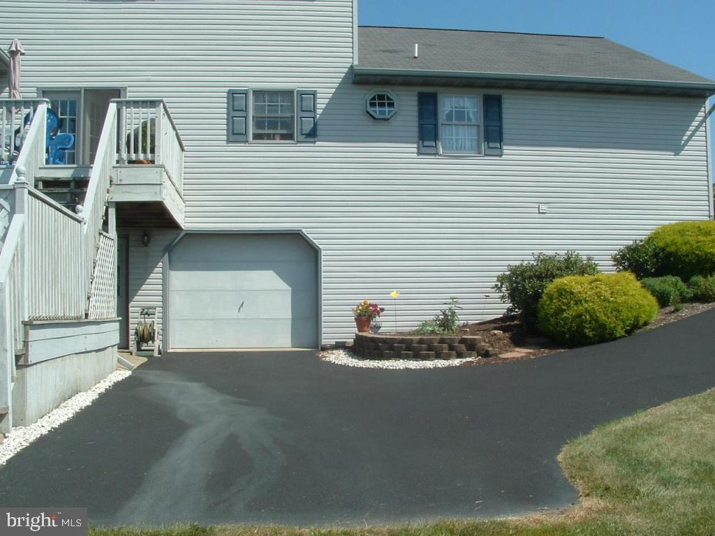 2126 Ridge Road Elizabethtown, PA 17022 - Photo 3 of 17