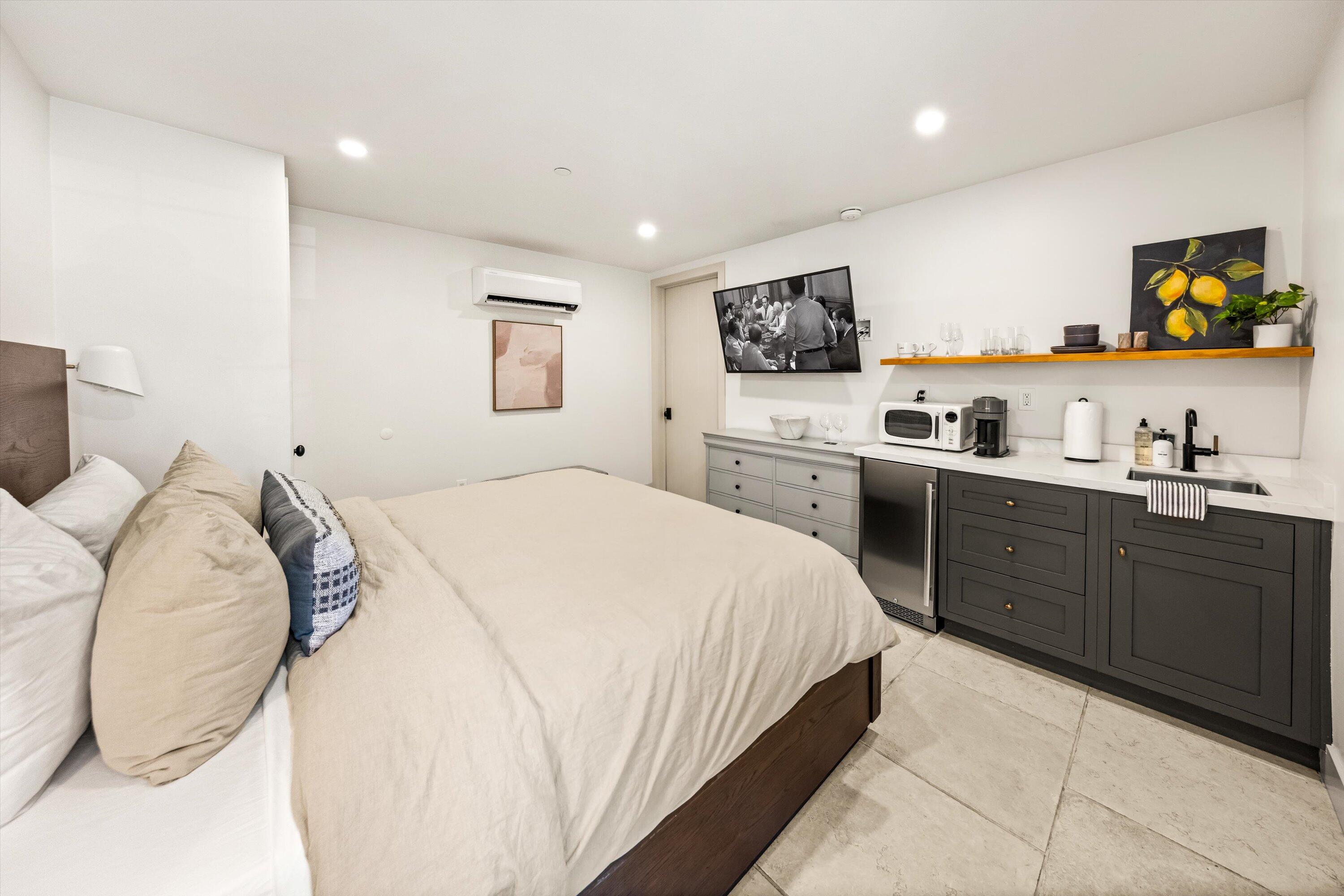 6 East Valerio Street Santa Barbara, CA 93101 - Photo 15 of 74 6B-Bedroom