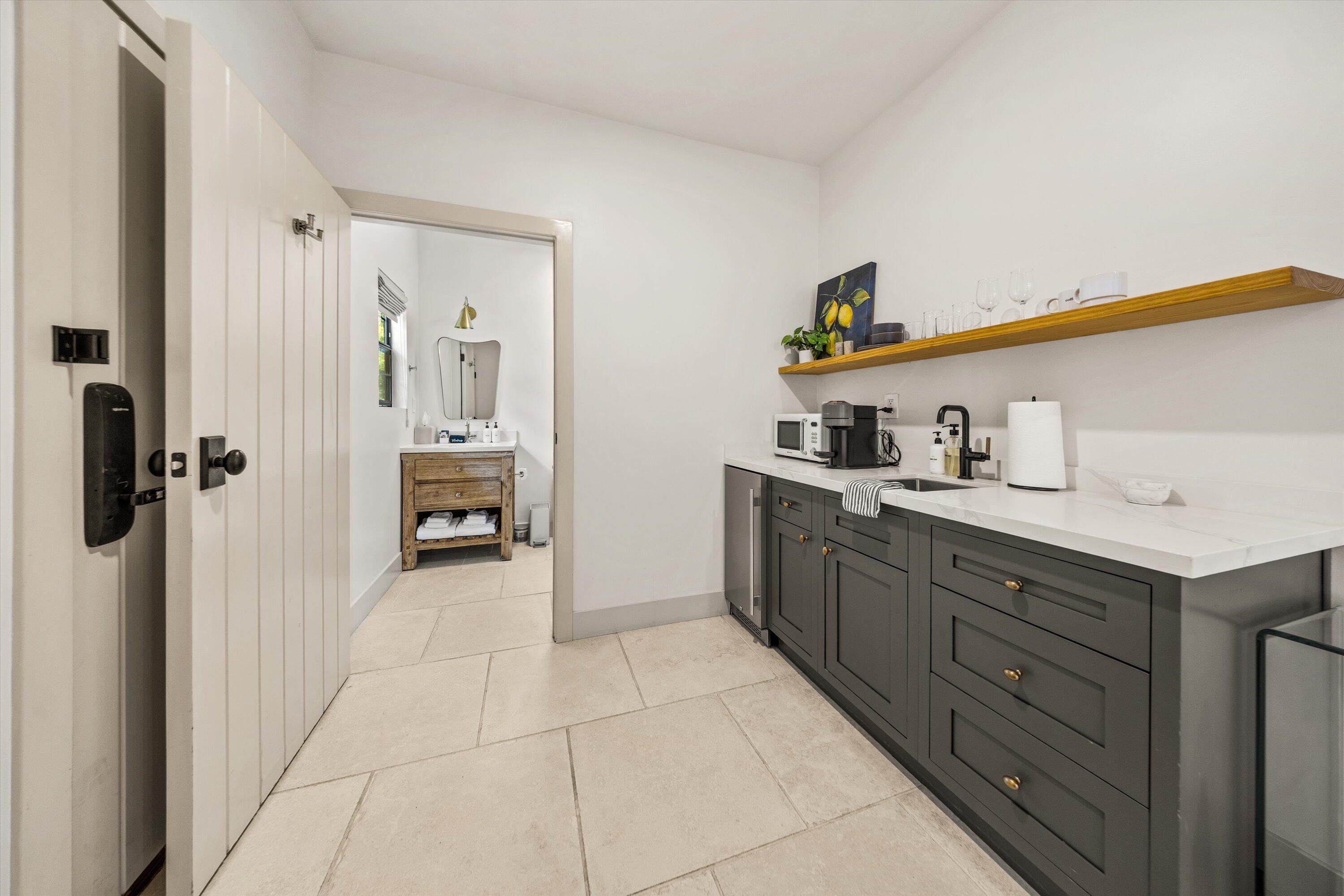 6 East Valerio Street Santa Barbara, CA 93101 - Photo 7 of 74 6A-Front Entry/Kitchen