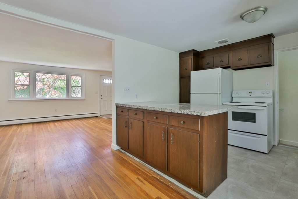 26 Henderson Road Woburn, MA 01801 - Photo 11 of 27