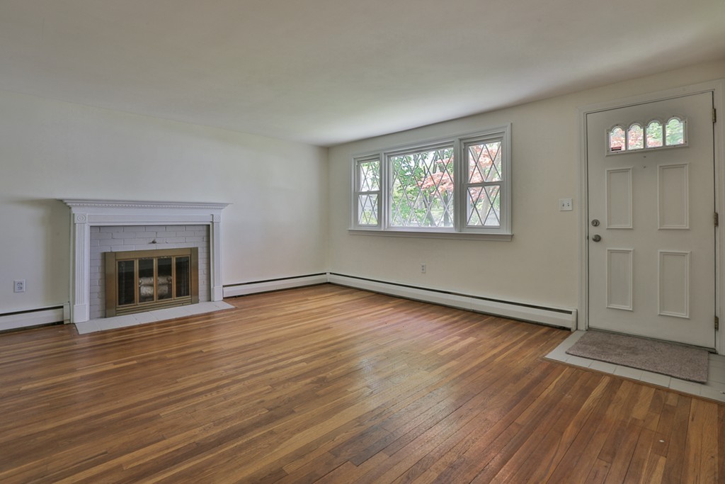 26 Henderson Road Woburn, MA 01801 - Photo 2 of 27