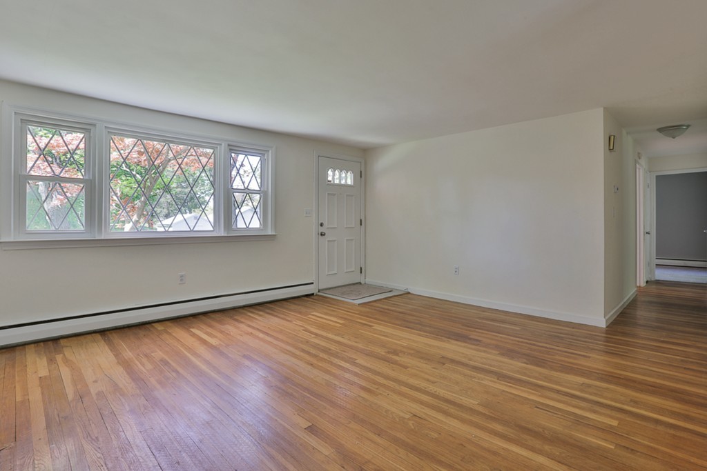 26 Henderson Road Woburn, MA 01801 - Photo 3 of 27